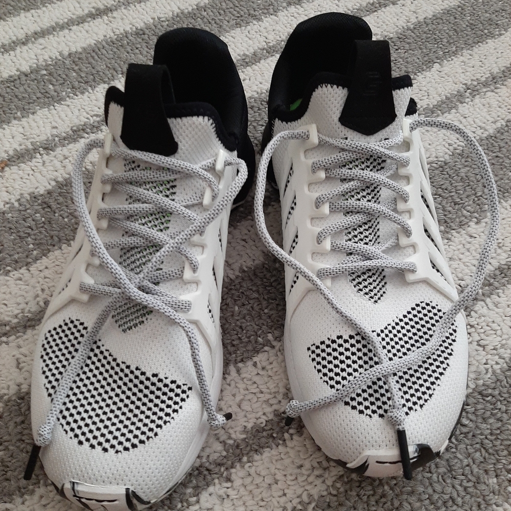 GRAPHENE G Grip White and Black Athletic Sneakers